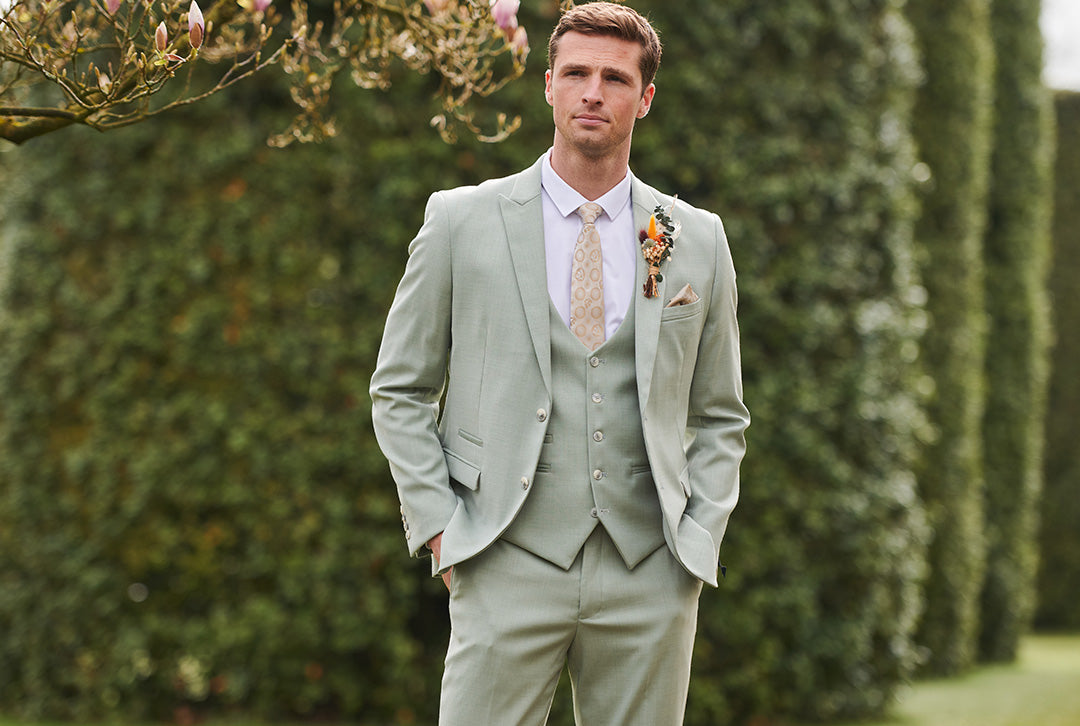 Groomsmen Style: Coordinating the Party