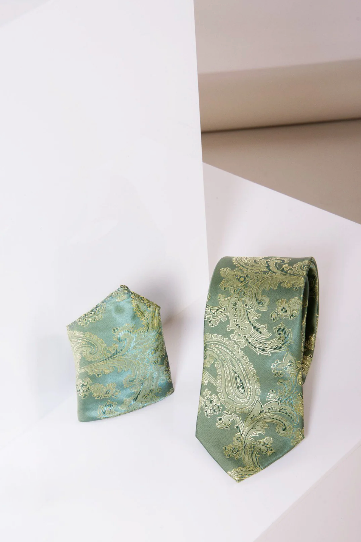 The Marc Darcy MD PAISLEY Green Paisley Tie and Pocket Square Set adds a stylish touch to formal outfits with its elegant pattern.