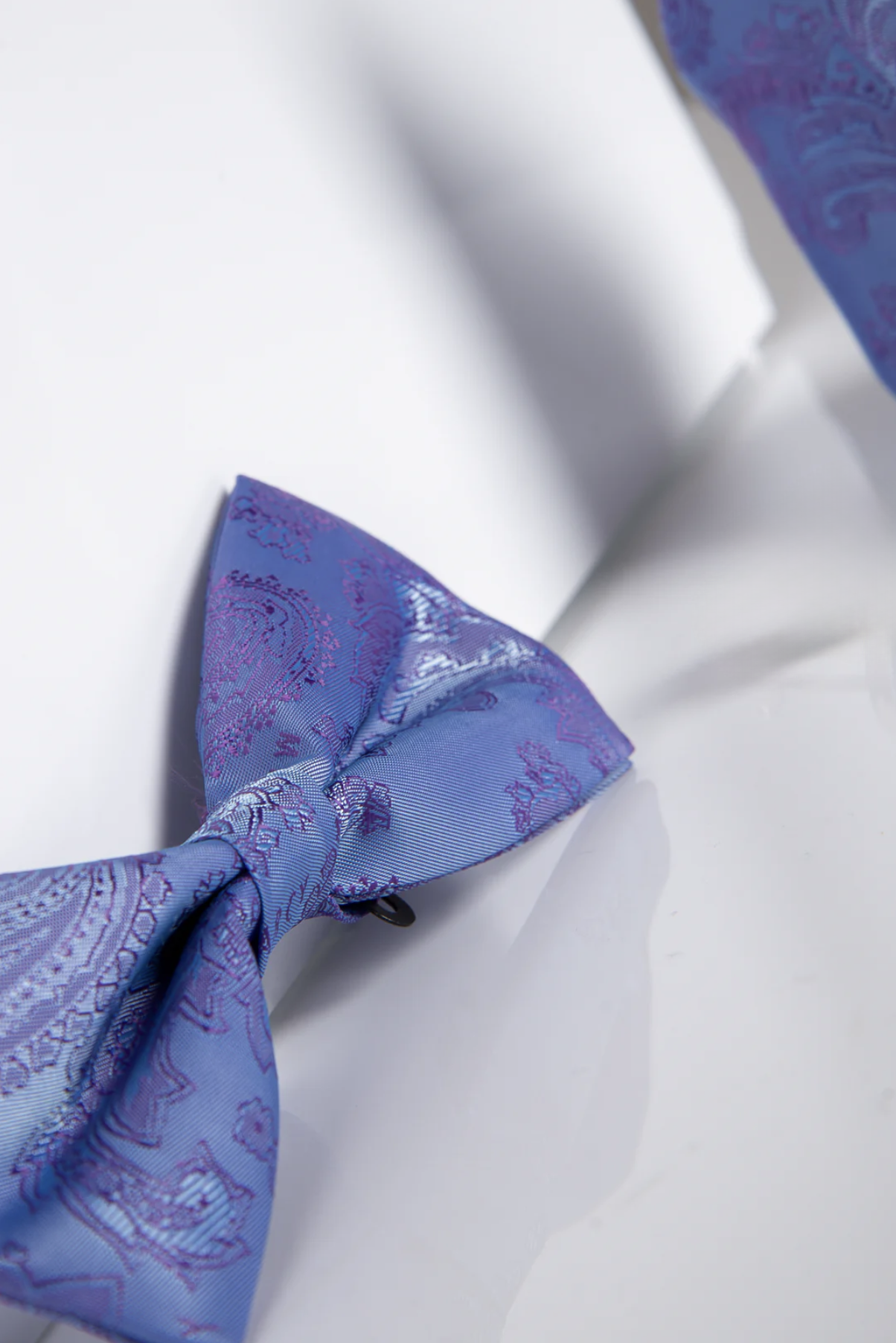 petal color bow tie