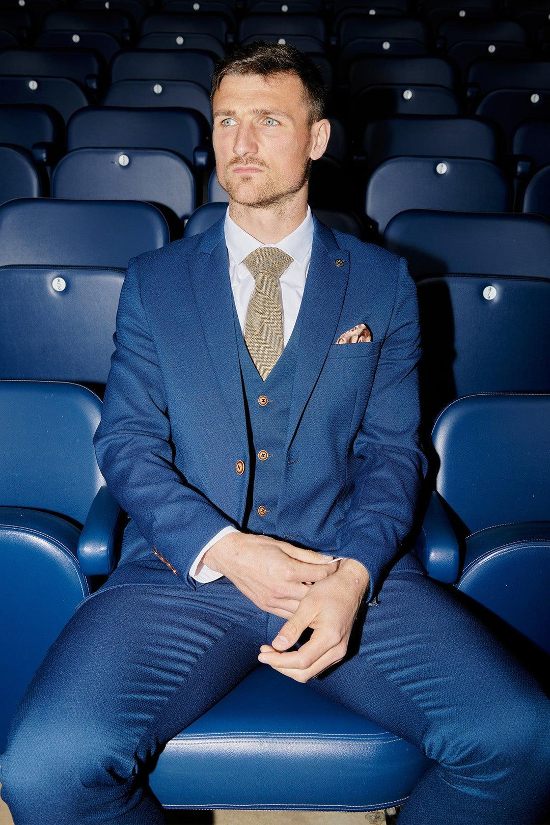 Wedding Navy Blue And Gold Suit Blue Suit Light Gold Tie Men's Suits Tuxedos Grooms Club Wedding Navy Blue And Gold Suit Blue Suit Light Gold Tie Men's Suits Tuxedos Grooms Club