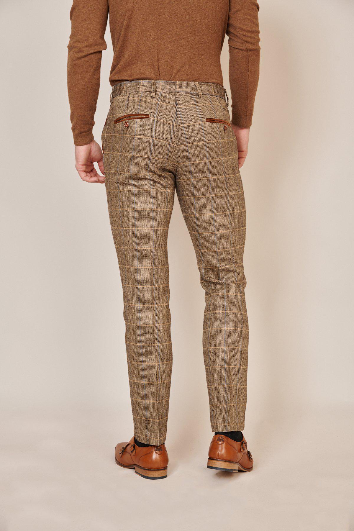 Wearing the marcdarcy Blogger Style | DX7 Suit as seen on Jonny Hammond, this man pairs brown tweed pants with a tan and blue plaid pattern, a brown sweater, monk strap shoes, and a slim fit blazer with velvet contrast collar.