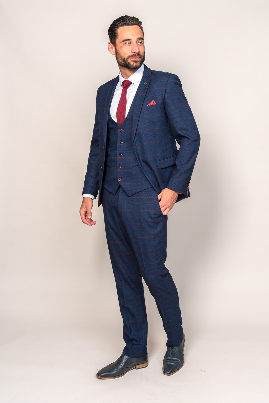 THE EVERTON COLLECTION | Vitalii Mykolenko in The EDINSON Navy Suit