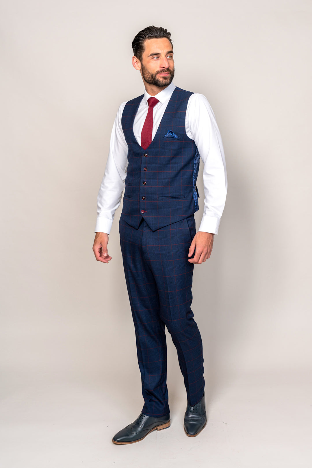 THE EVERTON COLLECTION | Vitalii Mykolenko in The EDINSON Navy Suit