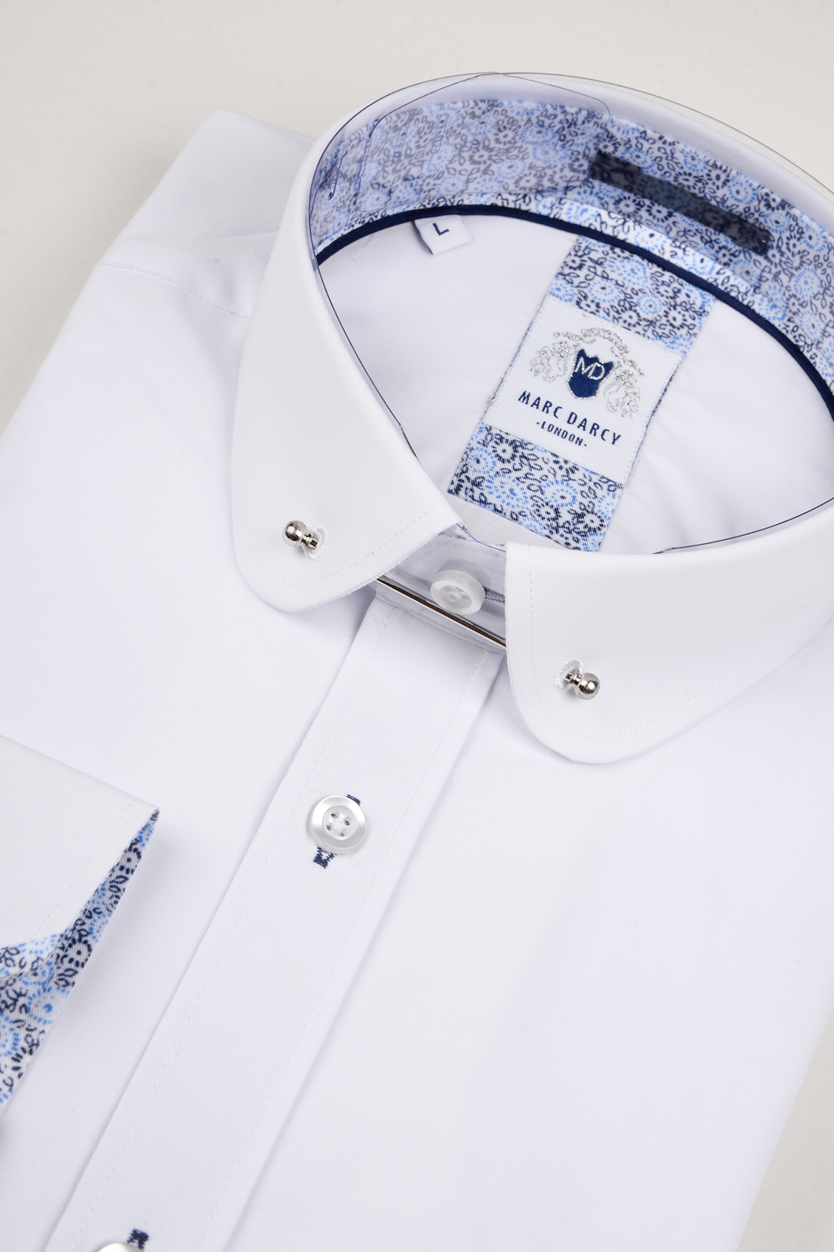 The marcdarcy BENSON is a white penny collar shirt with a collar bar and blue patterned lining—an ideal choice for elevating your formalwear.