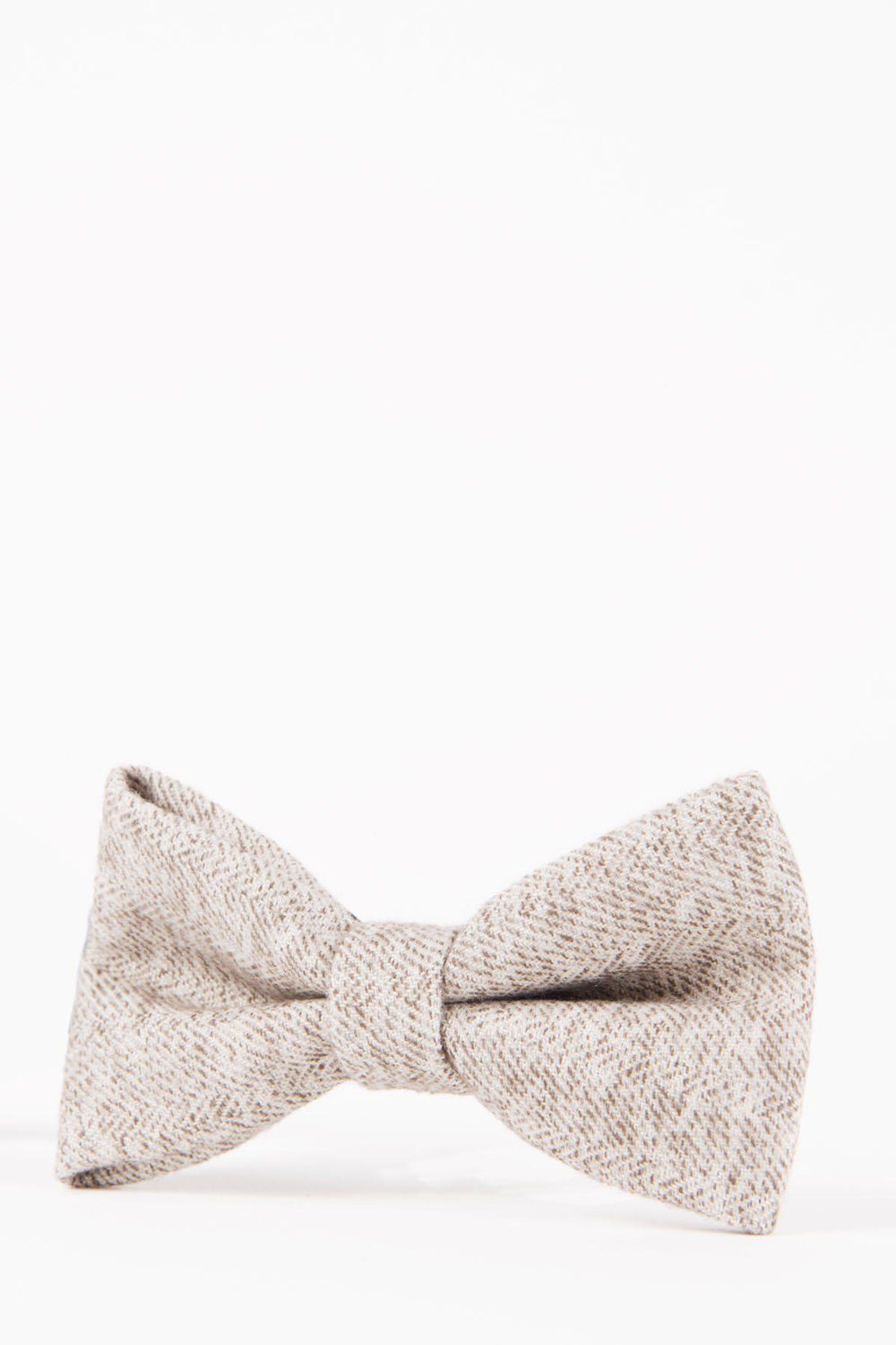 The Accessory RAYFORD – Cream Heritage Tweed Bow Tie features a light beige, speckled tweed design and adjustable strap, shown on a plain white background.