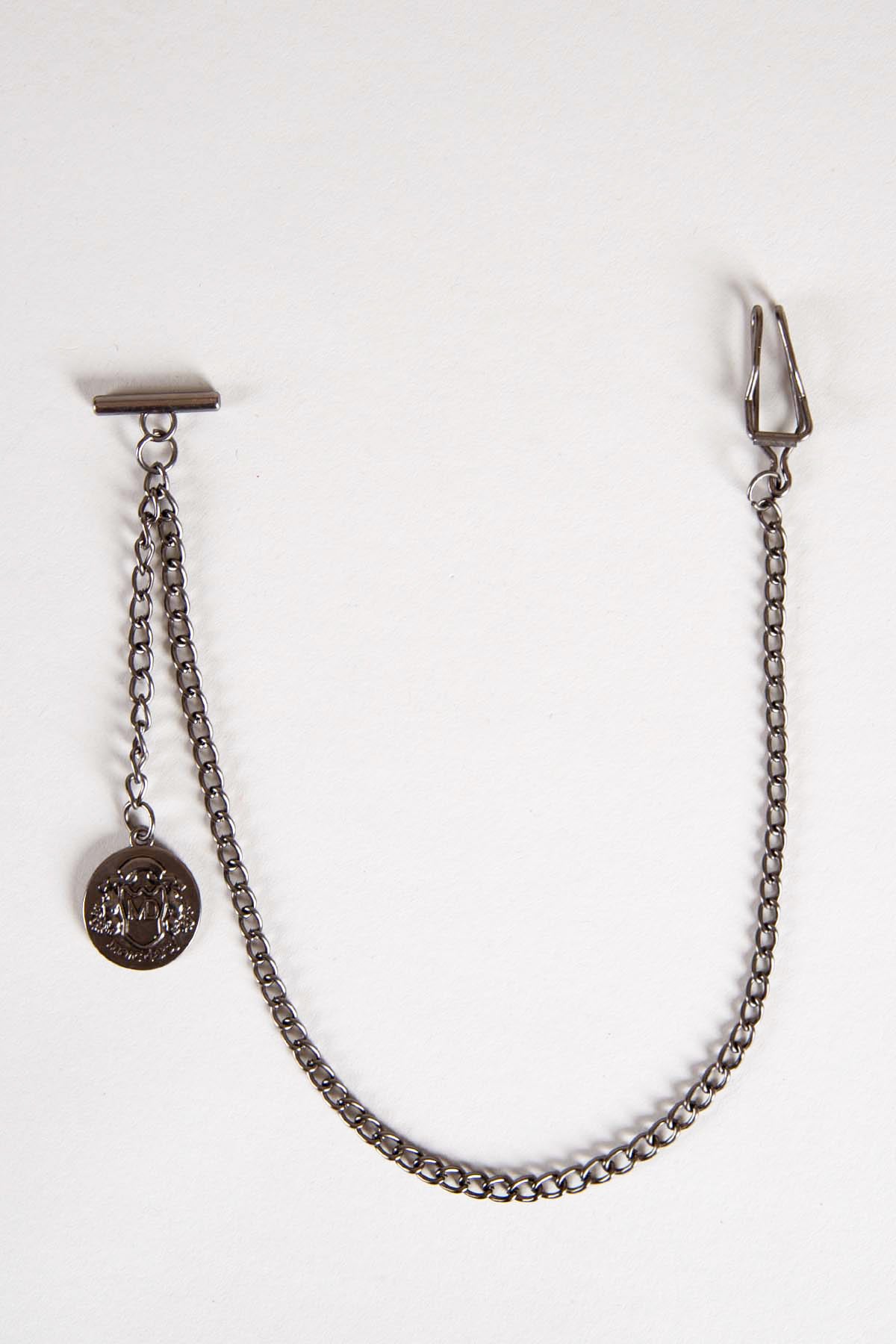 The Marc Darcy Antique Style Silver Plated T-Bar Waistcoat Chain features a toggle, clip, and round medallion, inspired by Peaky Blinders. Includes a velvet keepsafe pouch.